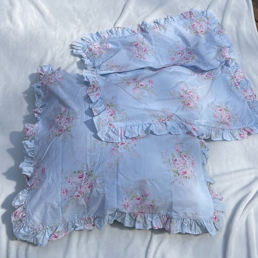 Rachel Ashwell shabby chic 2 Bella blue Ruffled euro shams 30 x 30🌸